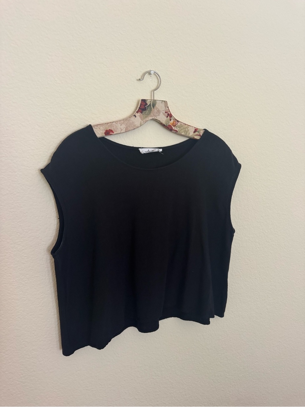 Carly Jean Los Angeles Black Sleeveless Crop Top